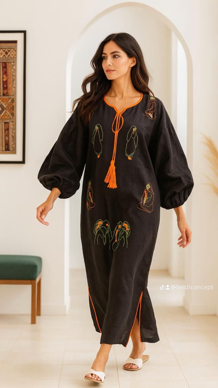 Tunique noire brodée artistique